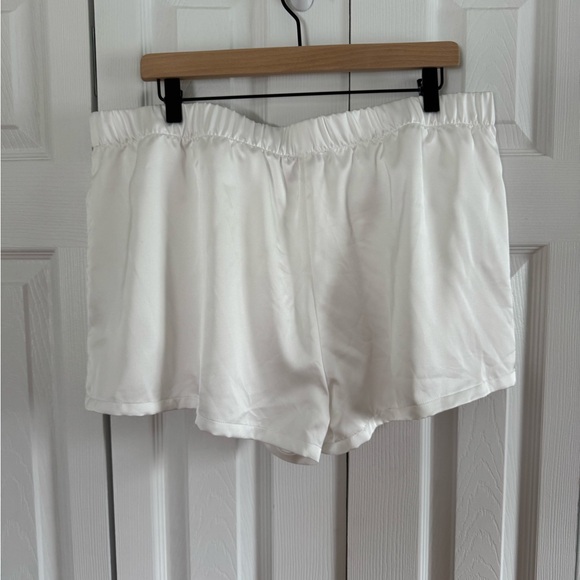 Show Me Your Mumu -Glam Time Shorts XXL Ivory satin wedding bridal getting ready - Picture 4 of 7